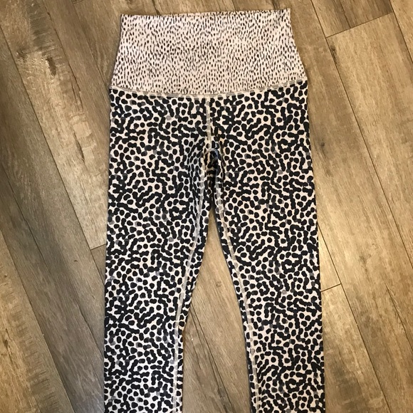 Lululemon High Rise Wunder Under - Picture 2 of 7